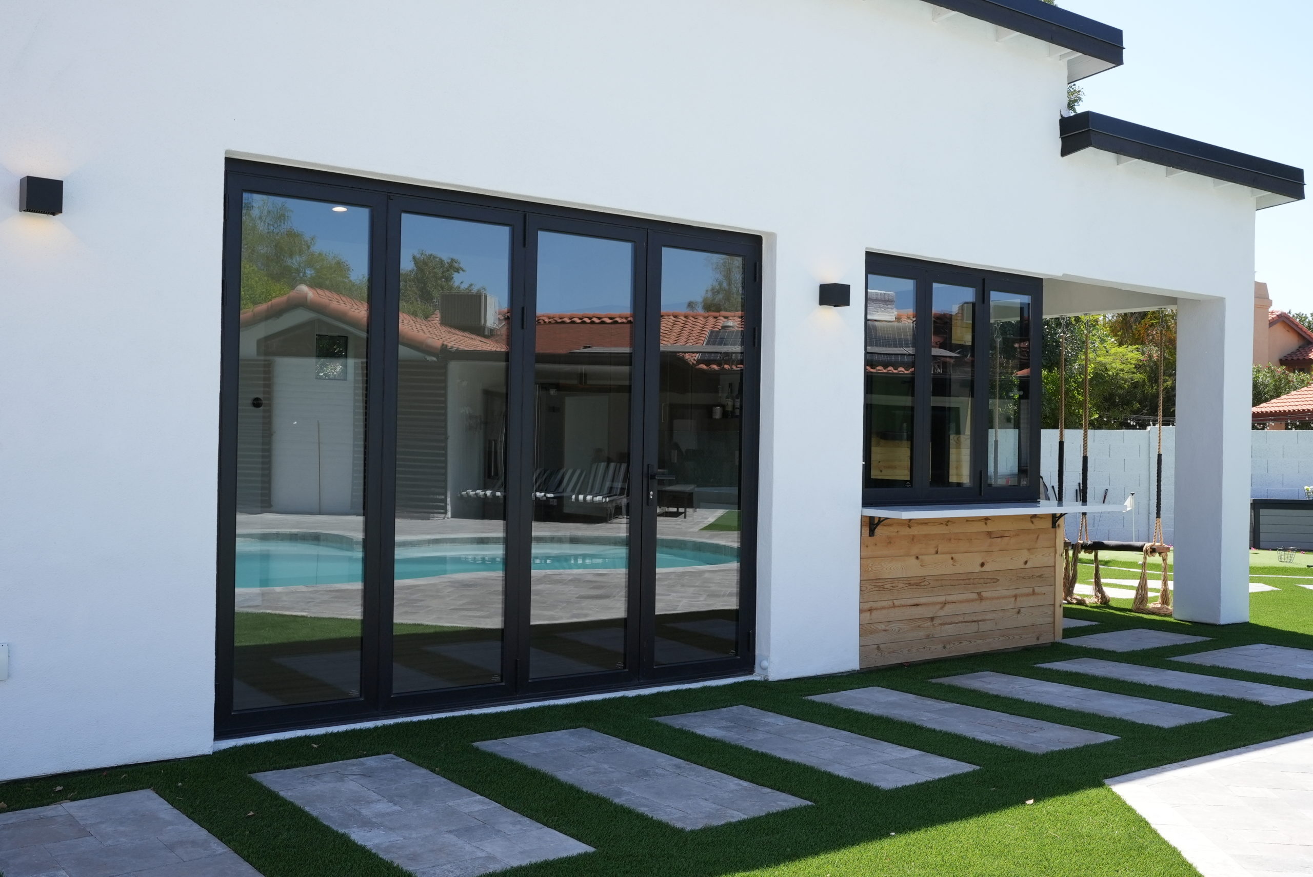 Custom Size and Dimension Aluminum Bi Folding Doors and Windows